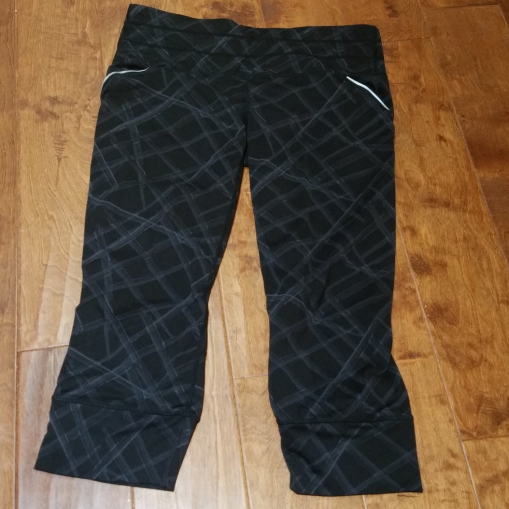 Athleta capris size medium